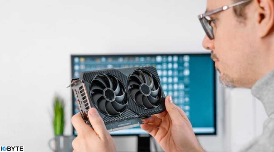 مشکلات رایج ولتاژ فن سی پی یو و راه حل های عملی